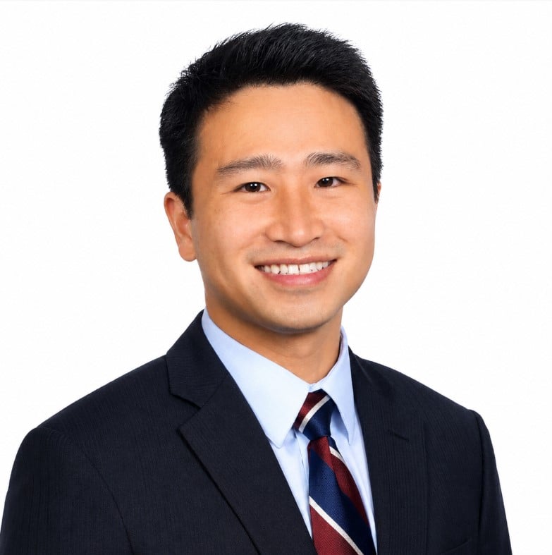 Elton Zhou headshot